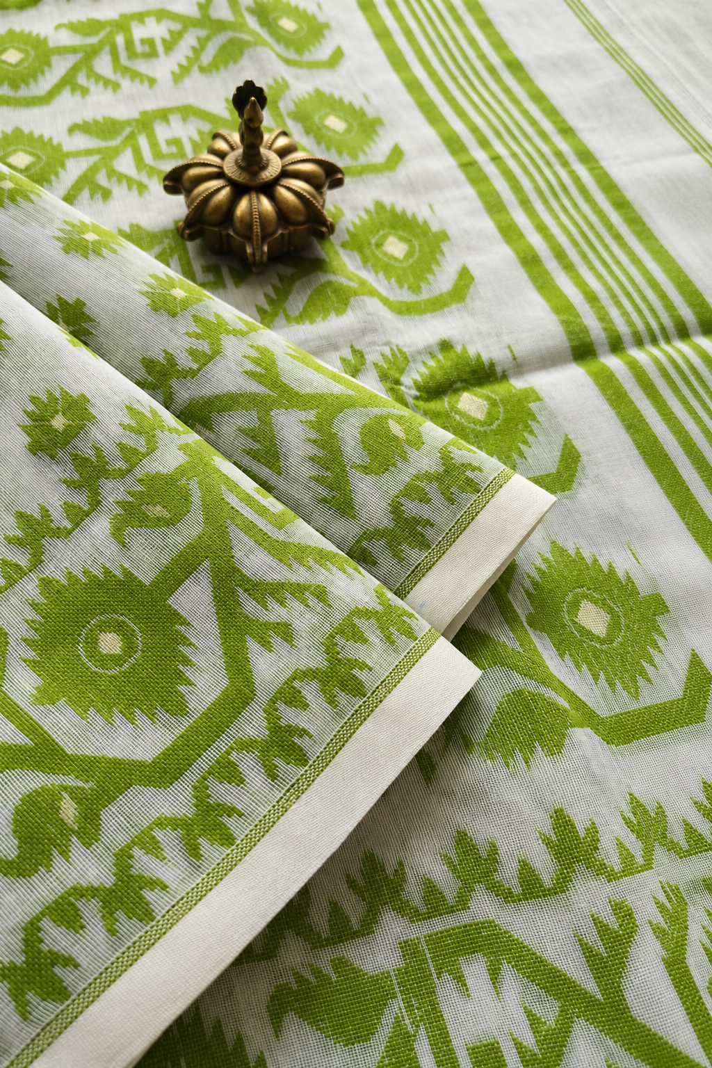 Avani white and green Jacquard Jamdani cotton saree with resham detailing by Tattva Crafted Elegance